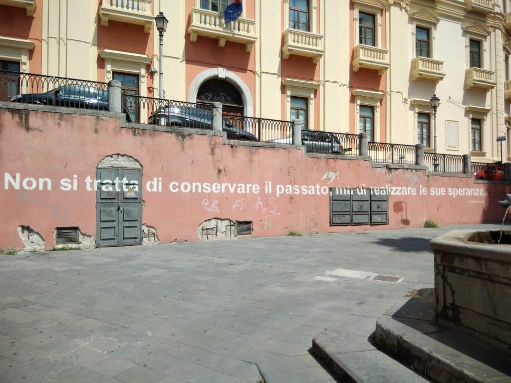 Questa immagine ha l'attributo alt vuoto; il nome del file è Salerno-Adorno-storia-e-speranze.jpg